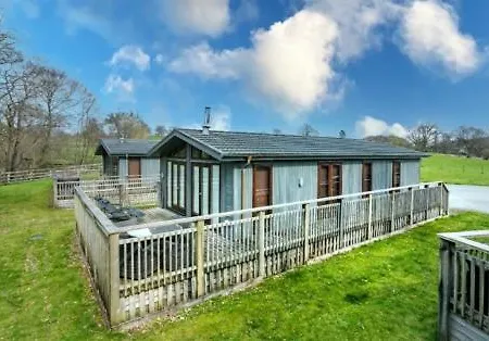 Family Friendly, Lovely Lakeland Lodge With Private Parking And A Patio Hawkshead Exterior photo