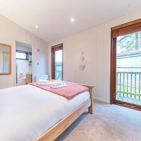 Family Friendly, Lovely Lakeland Lodge With Private Parking And A Patio Hawkshead Exterior photo
