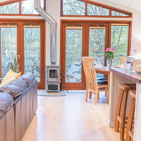 Family Friendly, Lovely Lakeland Lodge With Private Parking And A Patio Hawkshead Exterior photo