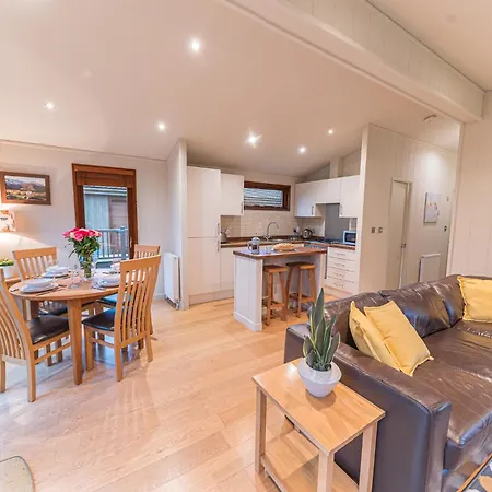 Family Friendly, Lovely Lakeland Lodge With Private Parking And A Patio Hawkshead Exterior photo