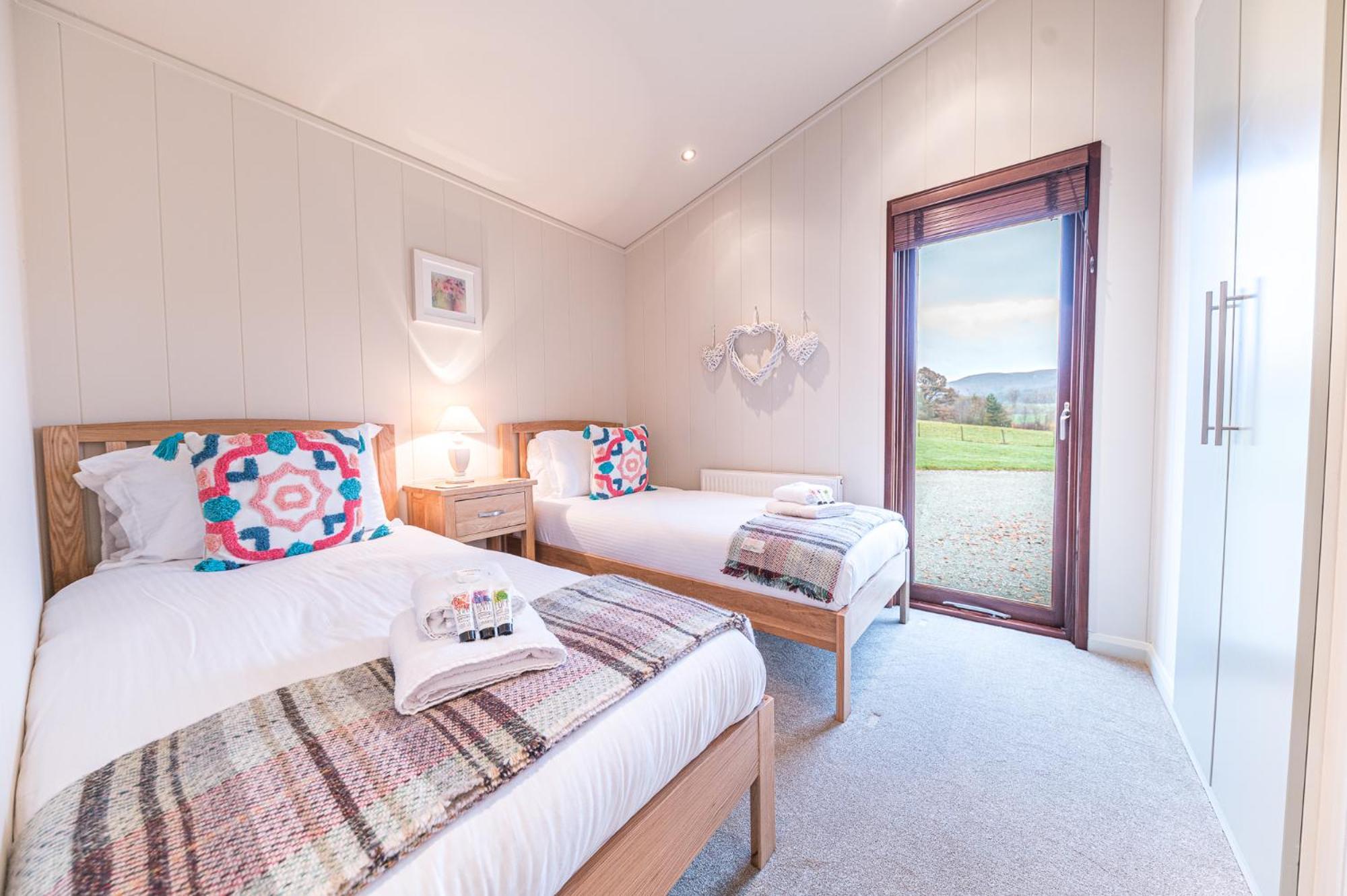 Family Friendly, Lovely Lakeland With Private Parking And A Patio Chalet Hawkshead