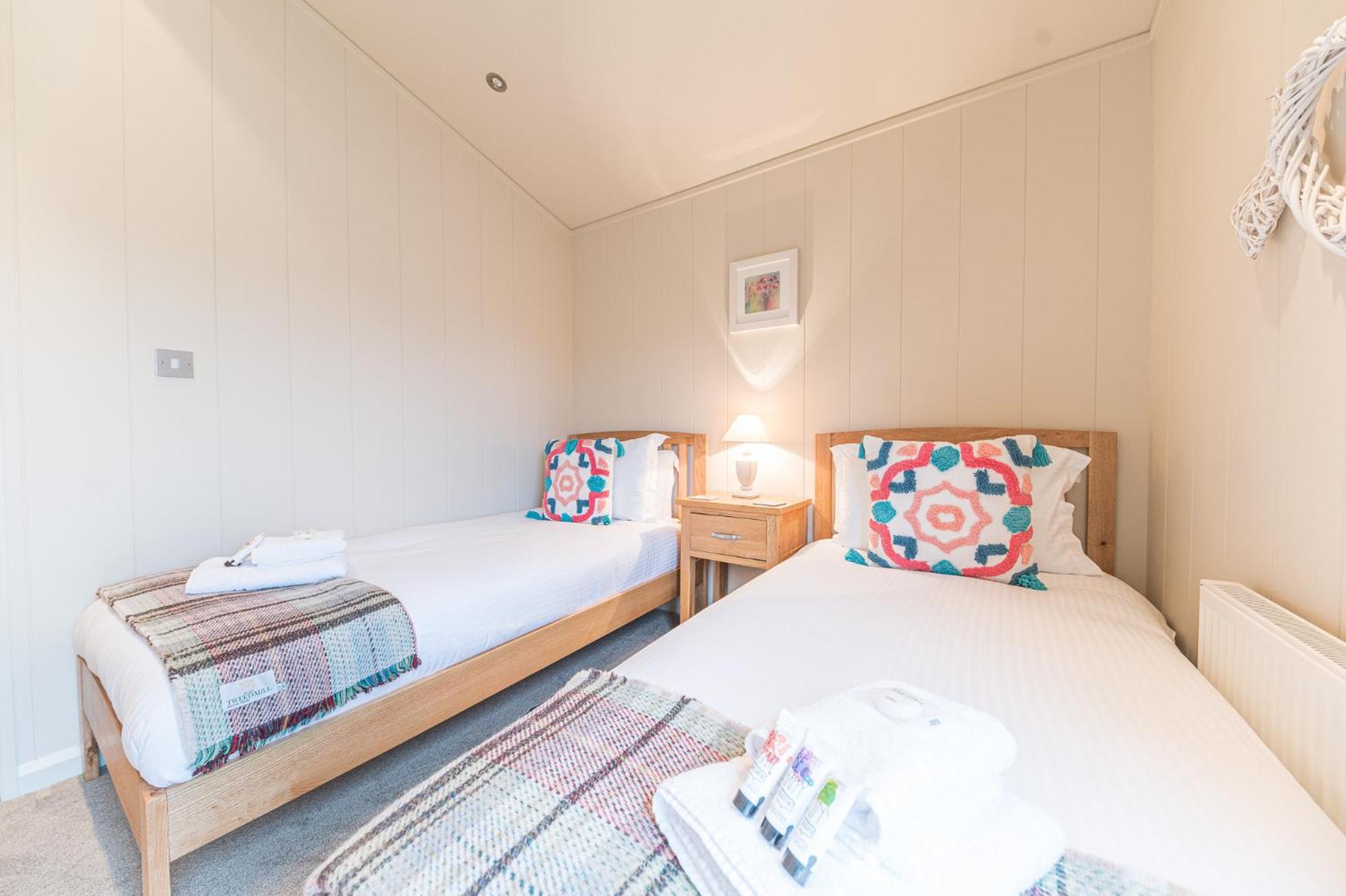 Family Friendly, Lovely Lakeland With Private Parking And A Patio *